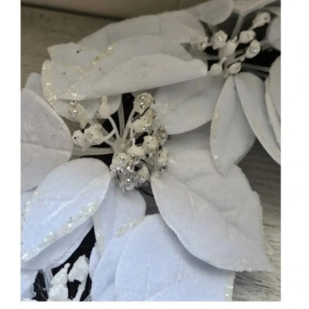 Valerie‎ Parr Hill 14 Inch Velvet Poinsettia Wreath White Christmas